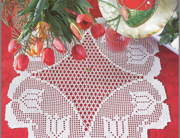 Round doily filet tulips beautiful (1)