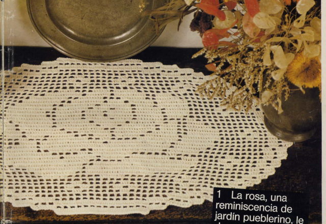 Round doily filet with big roses (1)