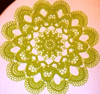 Round green doily crochet (1)
