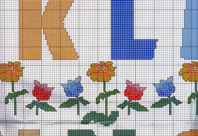 Sampler with teddy bears with letters from J to Q (3)