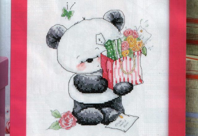 Sweet panda with bag of gifts (1)