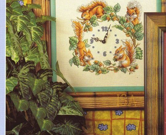 clock squirrels cross stitch (1)