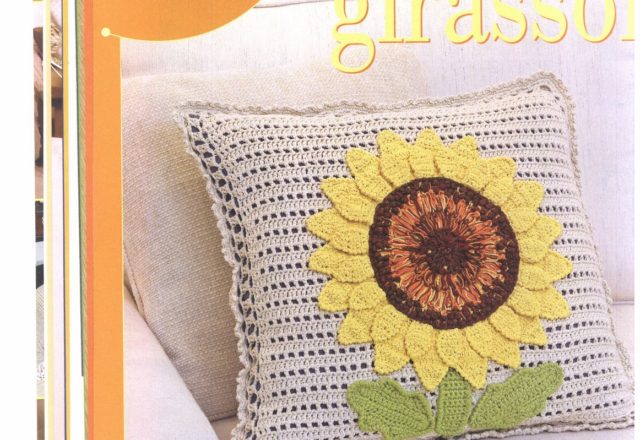 crochet cushion applied sunflower (1)