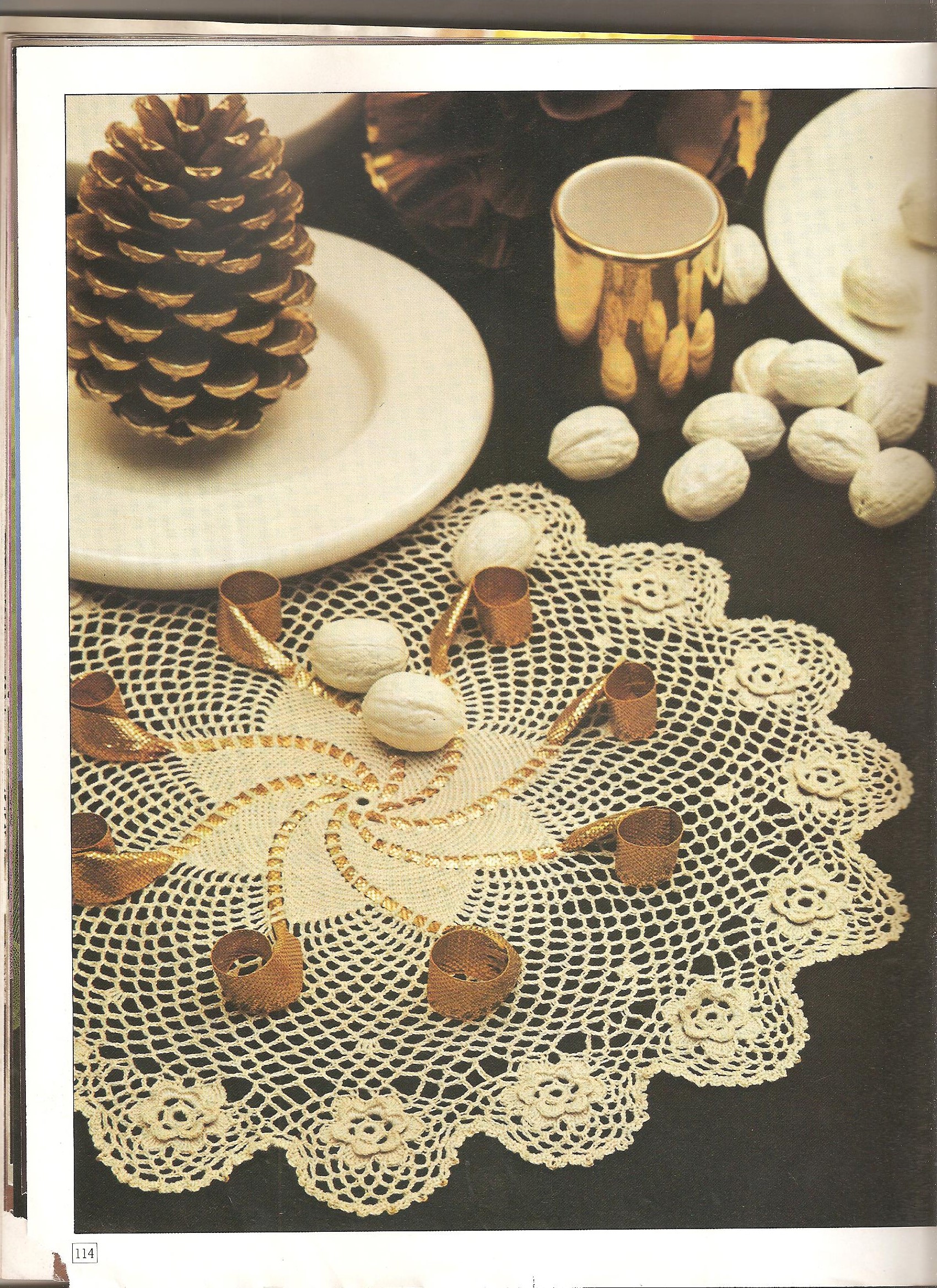 crochet doily round star and flowers (1)