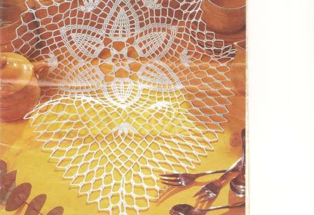 crochet oval light doily (1)