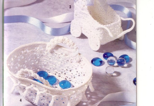 crochet wheelchair and purse favors starched (1)