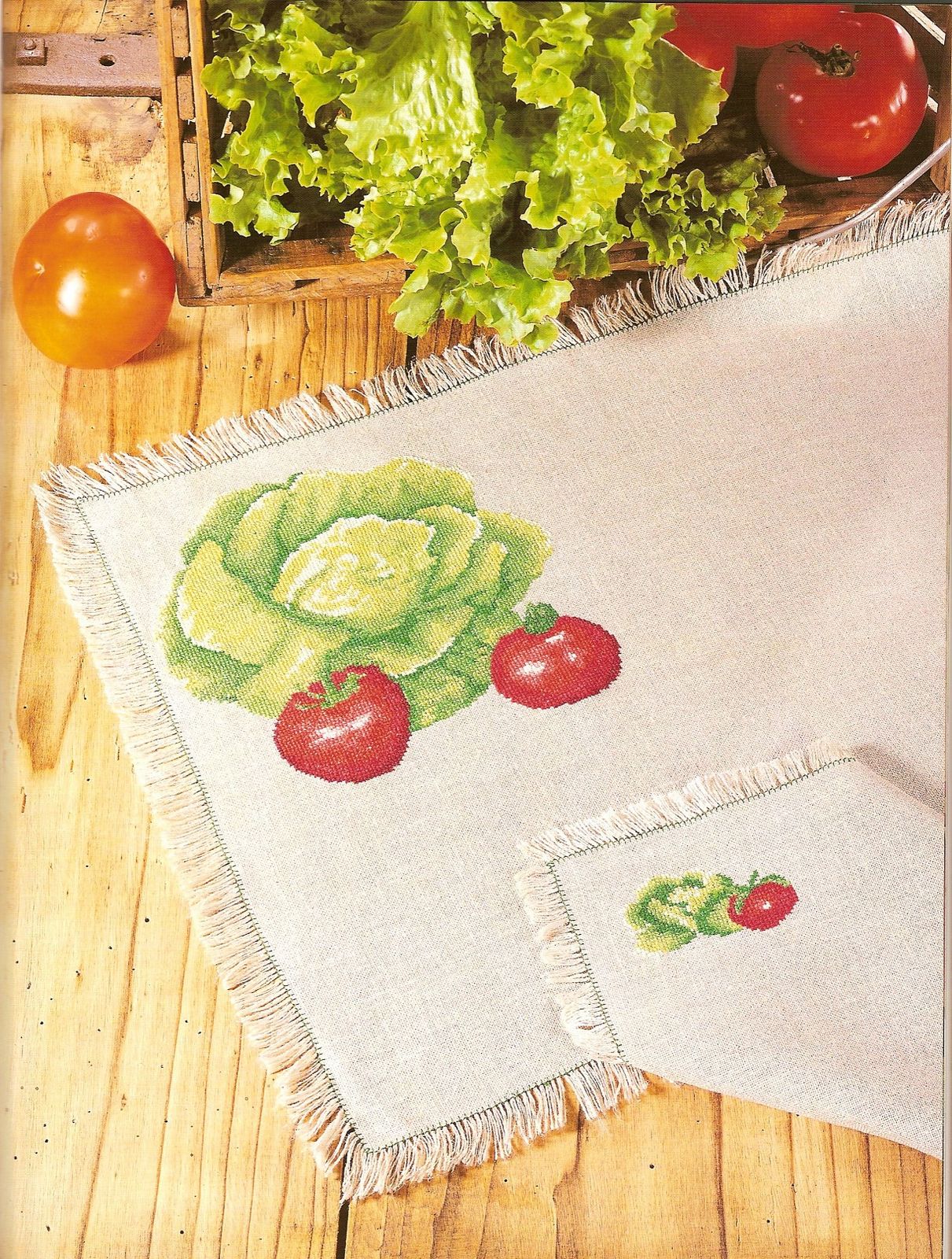 cross-stitch placemat salad and tomatoes (1)