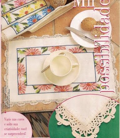 cross-stitch placematwith pinl flowers (1)