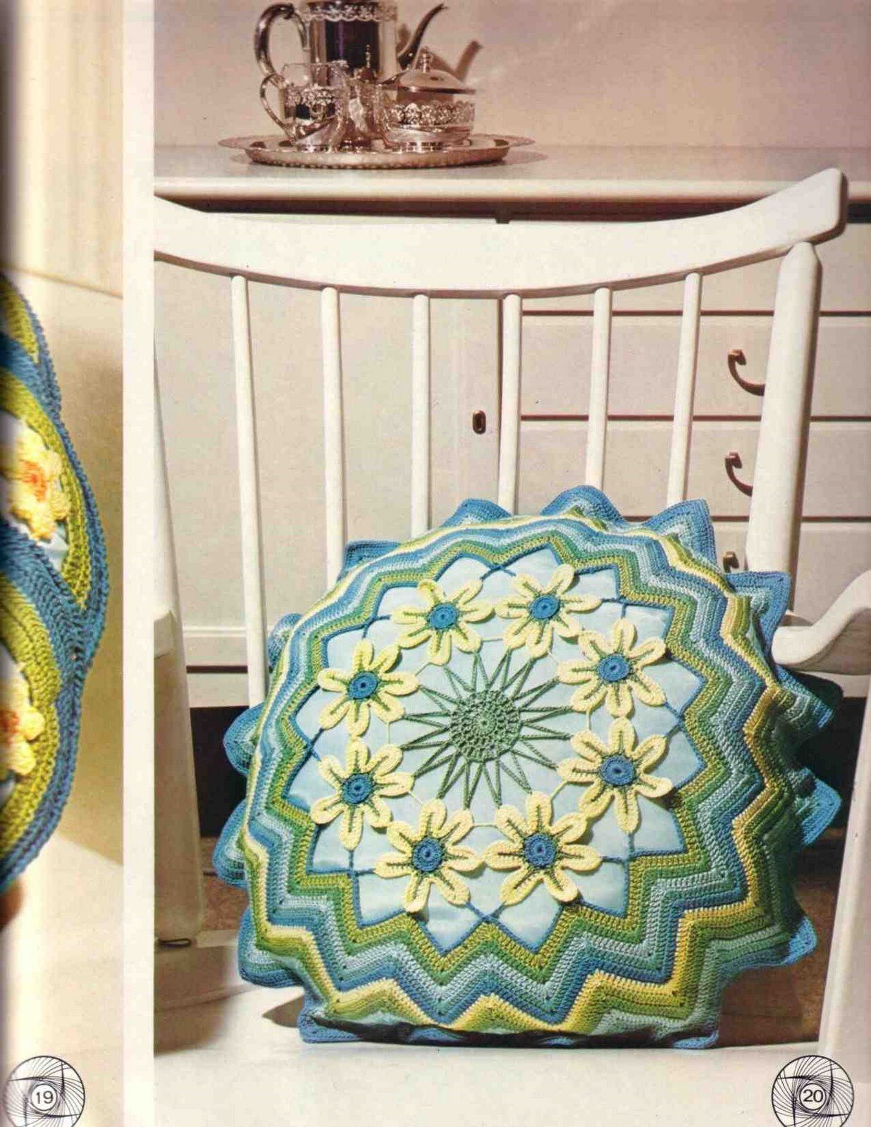 cushion crochet round-headed yellow flowers (1)