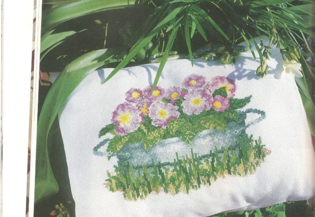 cushion pot with flowers (1)