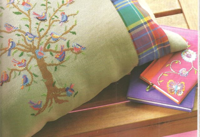 cushion to embroider with many birds on a tree (2)