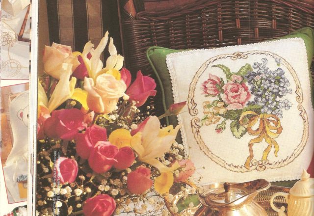 cushions love knots (1)