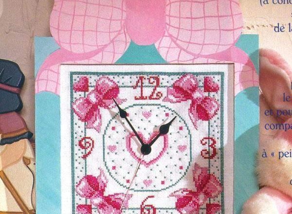 hearts ribbons clock (1)