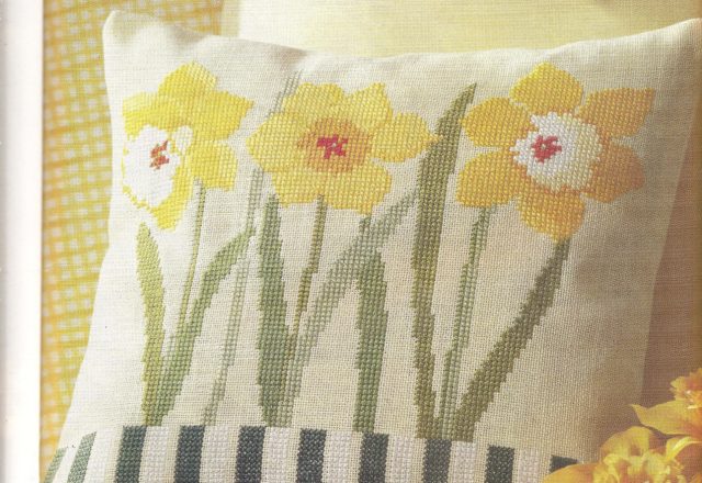 narcissus cushion (1)