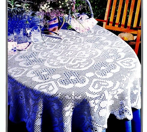 oval tablecloth filet hearts (1)