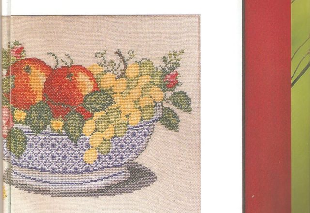 picture fruit basket apples and white grapes (3)