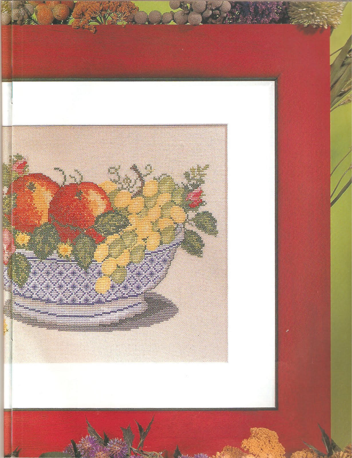 picture fruit basket apples and white grapes (3)
