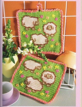 potholders sheep on the lawn (1)