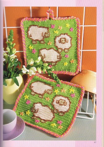 potholders sheep on the lawn (1)