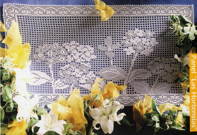 rectangular doily filet hydrangeas (1)