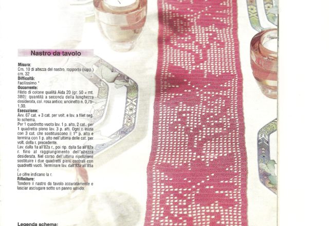 simple pink filet table runner (1)