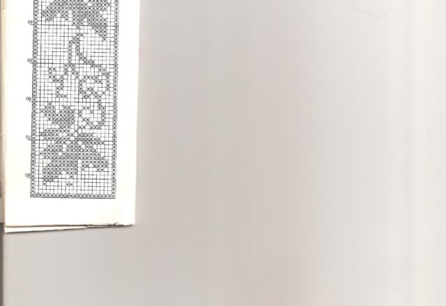 simple pink filet table runner (2)