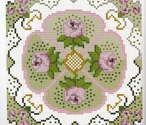 square biscornu with roses (2)