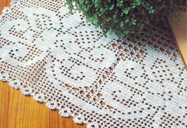 square filet doily flowers (1)