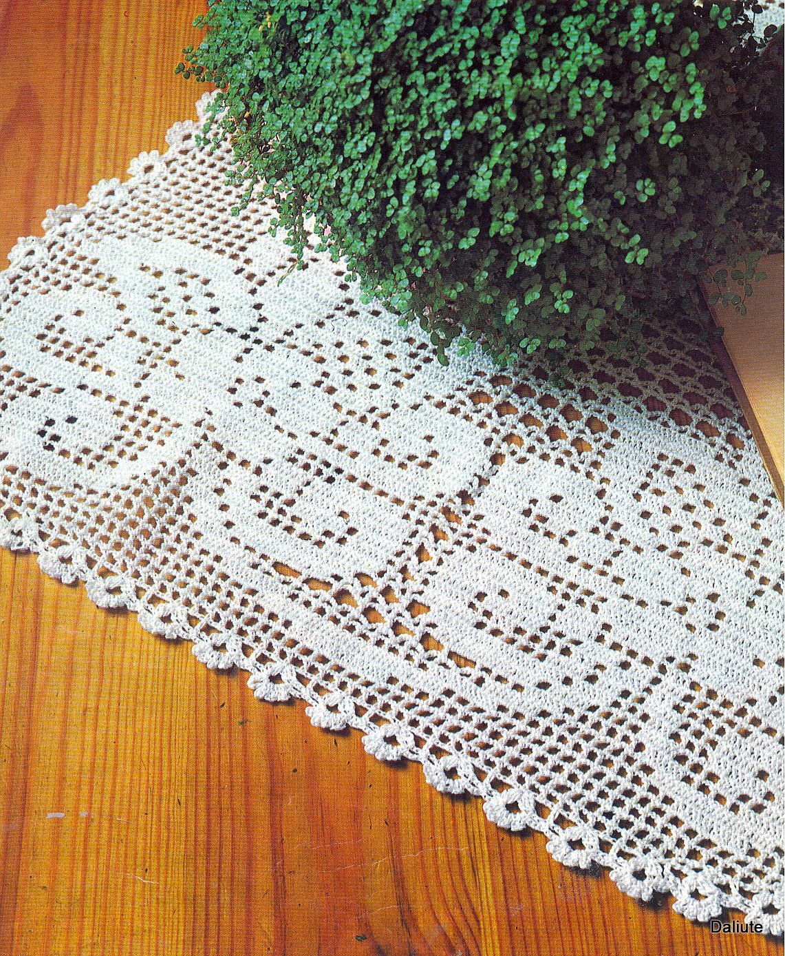 square filet doily flowers (1)