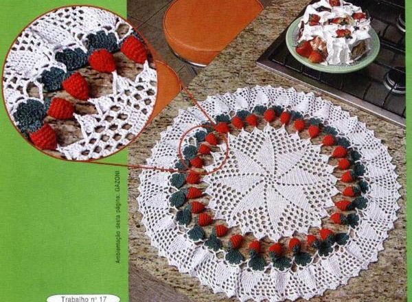 strawberry crochet doily (1)