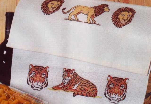 towels cross stitch with lions and tigers (1)