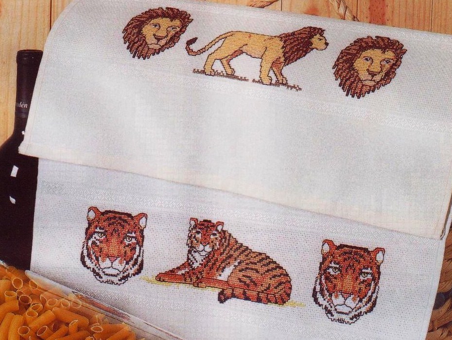 towels cross stitch with lions and tigers (1)