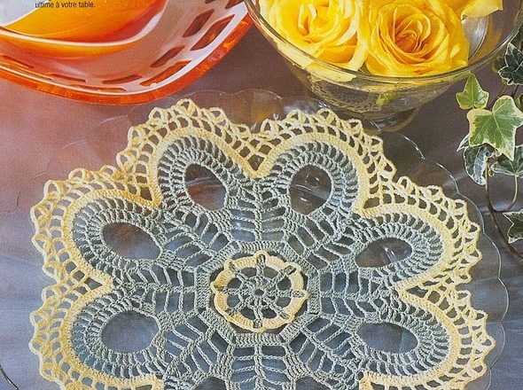 two-tone daisy crochet doily (1)