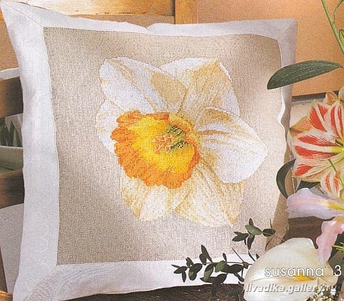 white narcissus cushion (1)